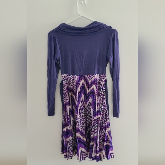 RINASCIMENTO , Lilac  Dress with shevron satin pleated skirt , S - Picture 5 of 11